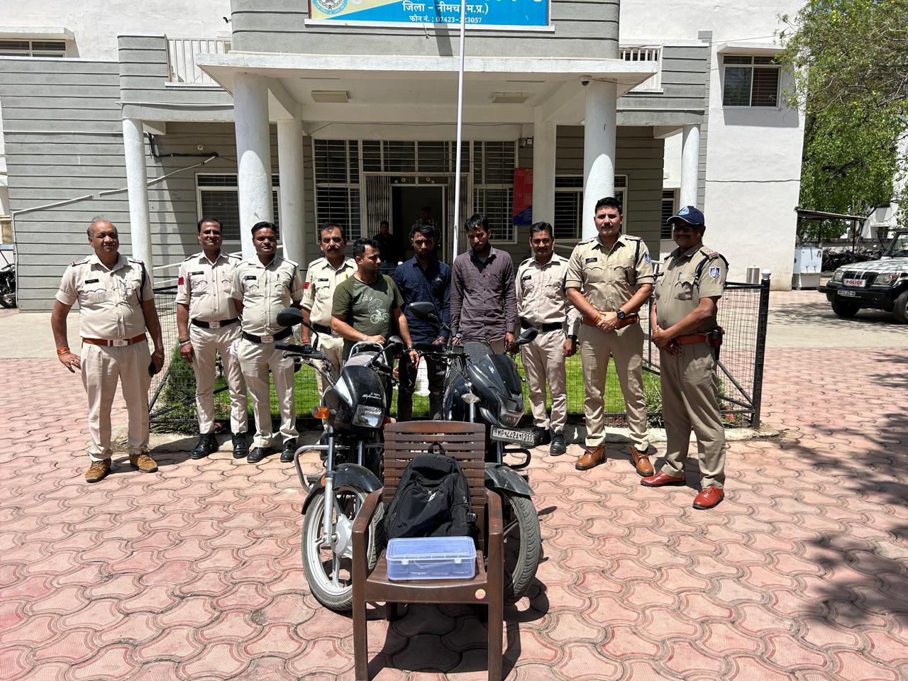 नकली पुलिस बन डॉक्टर का किया अपहरण, अवैध मादक पदार्थ में फंसाने की दी धमकी पिता से मांगी फिरौती, असली पुलिस को पड़ी भनक तो की कार्यवाही, 3 आरोपियों को दबोचा, केंट पुलिस को मिली सफलता