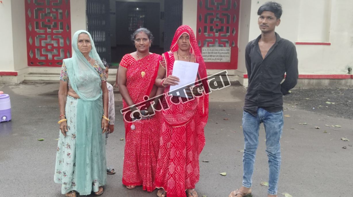 बाछड़ा समुदाय के पंच फैसले का उल्लंघन करने व बकाया राशि की अदायगी नहीं करने पर कार्यवाही की मांग को लेकर दूसरा पीड़ित पक्ष पहुँचा एसपी कार्यालय, दिया आवेदन