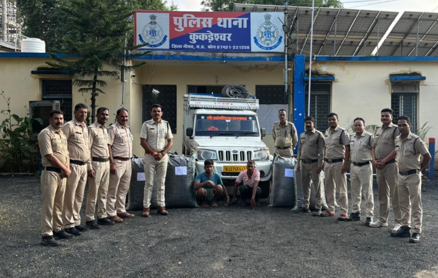 अवैध डोडाचूरा की खरीदी, पिकअप वाहन में सोयाबीन के सुखले में छिपाकर किया 216 किलो अवैध डोडाचूरा लोड, फिर निकल पड़ा तस्करी को प्रकाश, कुकड़ेश्वर पुलिस ने पिकअप को हाथ दिखाकर रोका, तो पकड़ा गया प्रकाश, बेचवाल राहुल भी आया लपेटे में, दोनों आरोपी गिरफ्तार, माल किया जप्त