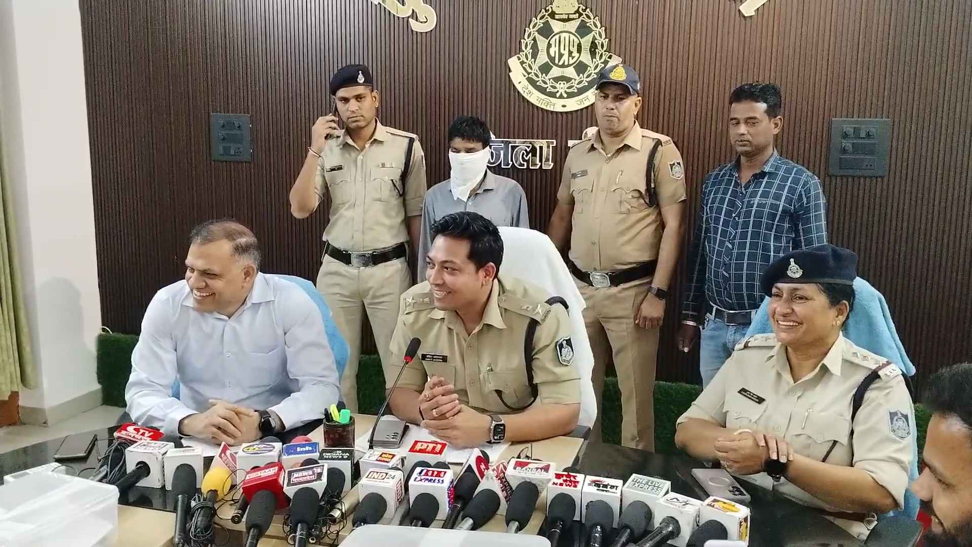 टीचर कॉलोनी में हुई चोरी का पर्दाफाश, एसपी ने प्रेस कांफ्रेंस में किया खुलासा, 1 आरोपी गिरफ्तार, सोने व चांदी के आभूषण जप्त