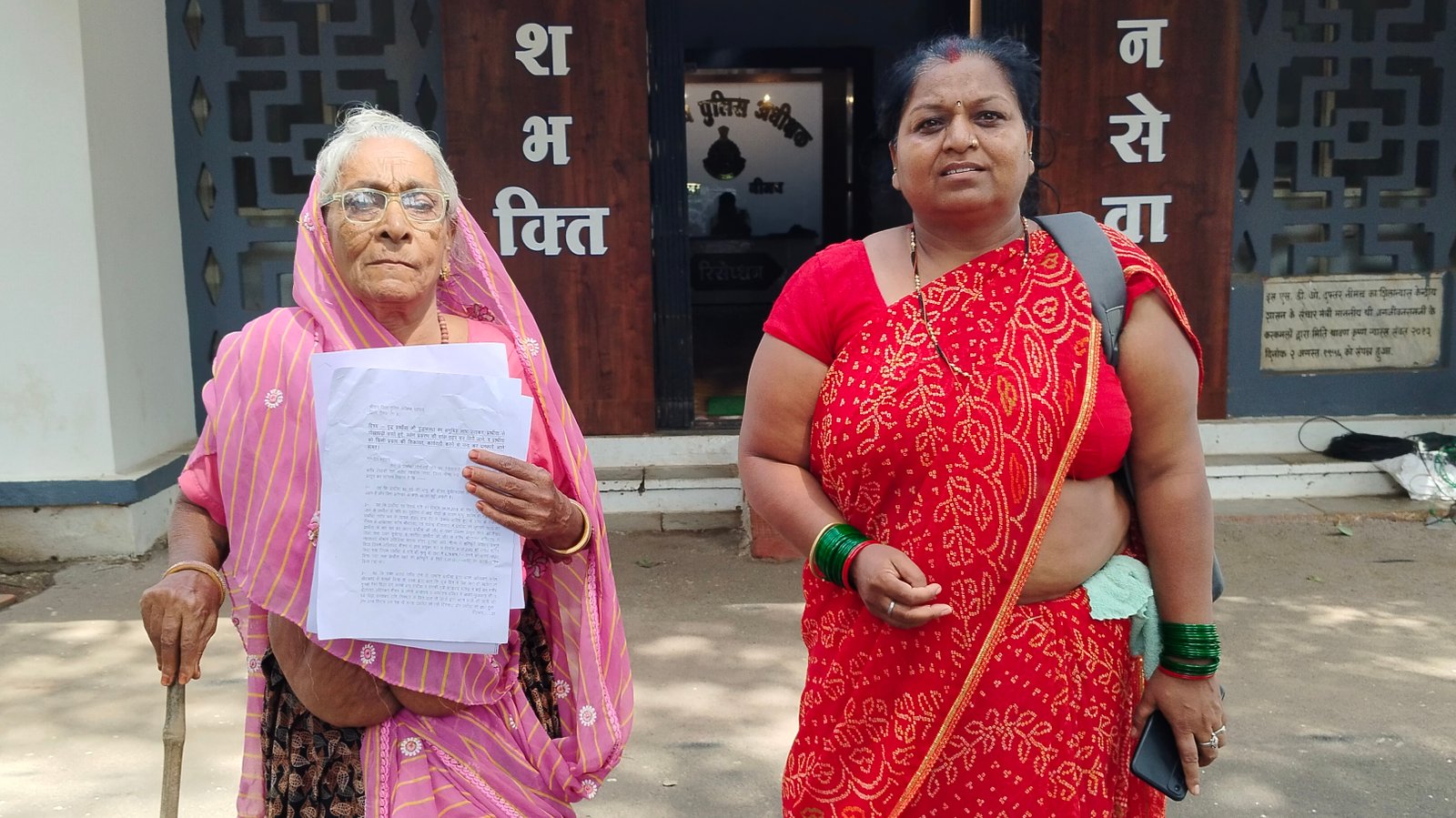 बुजुर्ग महिला के साथ दुर्घटना क्लेम में धोखाधड़ी, अधिवक्ता पर लगे रुपये हड़पने के आरोप, एसपी तक पहुँची शिकायत, न्याय की मांग कर रुपये दिलाने की मांग, अधिवक्ता का पक्ष आया सामने