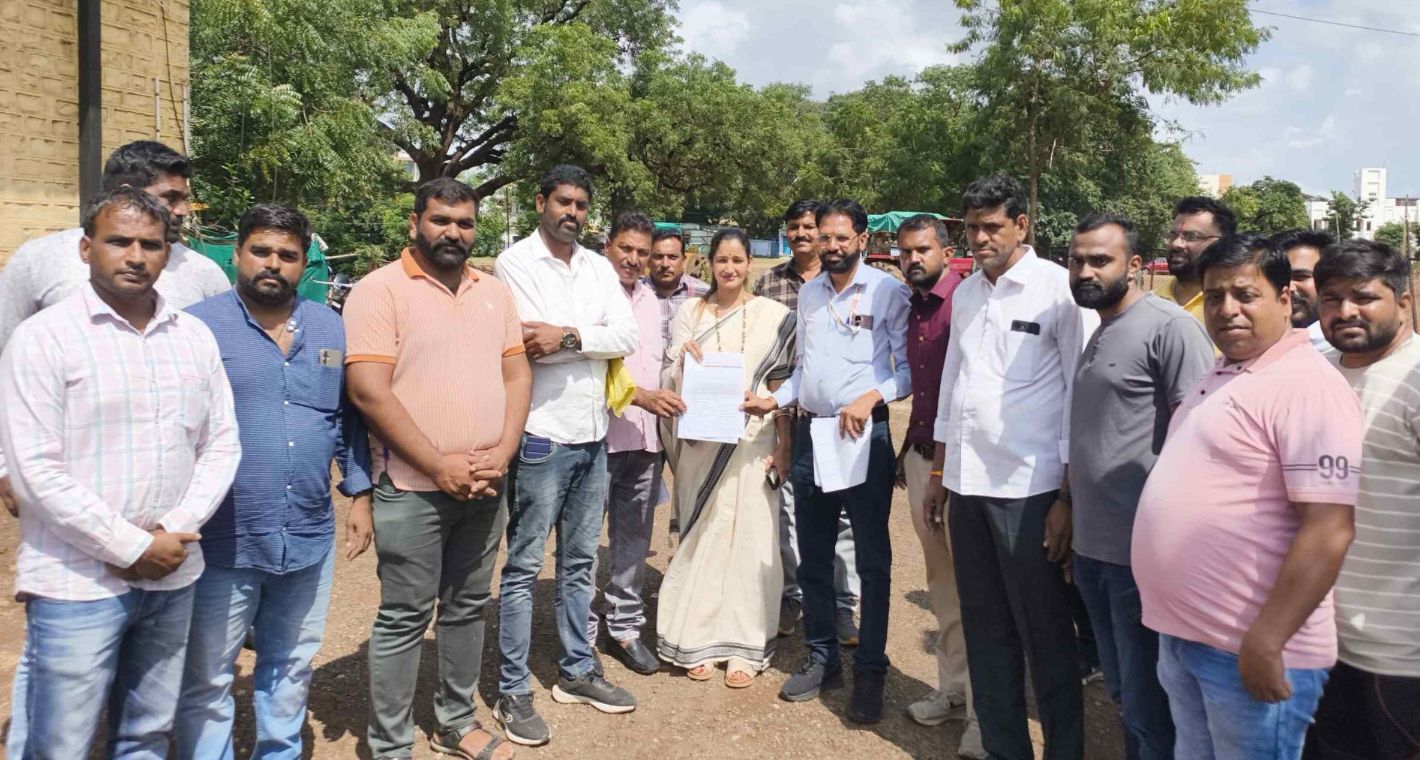 अहीर नारायणी सेना ने नगर में “चक्रधारी श्रीकृष्ण अहीर यदुवंशी चौराहा” निर्माण की मांग को लेकर नगर पालिका अध्यक्ष को सौंपा ज्ञापन