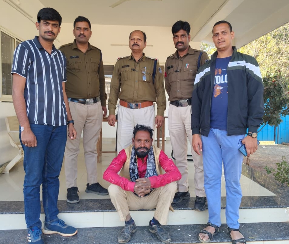 पुलिस चौकी सरवानिया महाराज को 4 साल से फरार ईनामी स्थाई वारंटी को पकडने में मिली सफलता